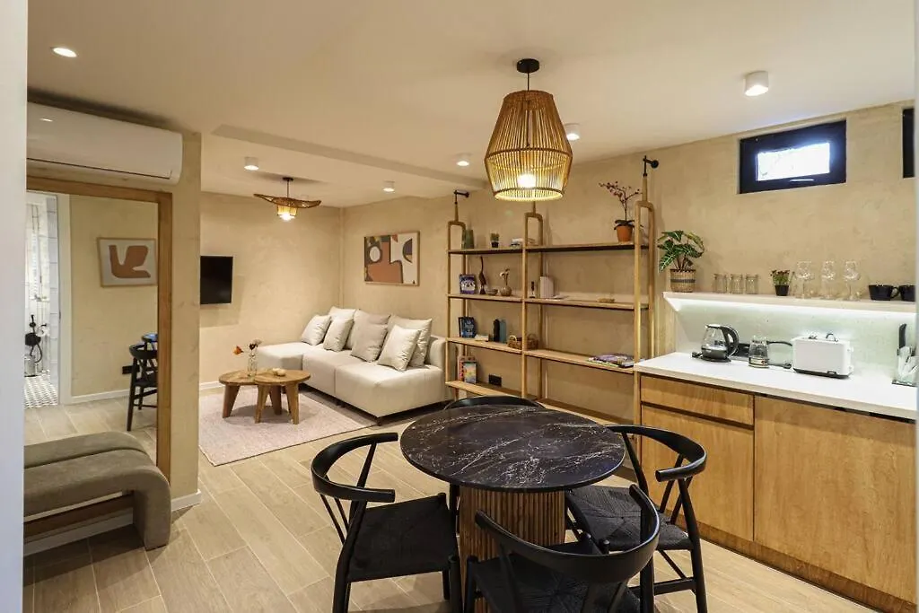 Newly Designed 2Br Apartment In Center-By Wehost Tbilisi Georgië