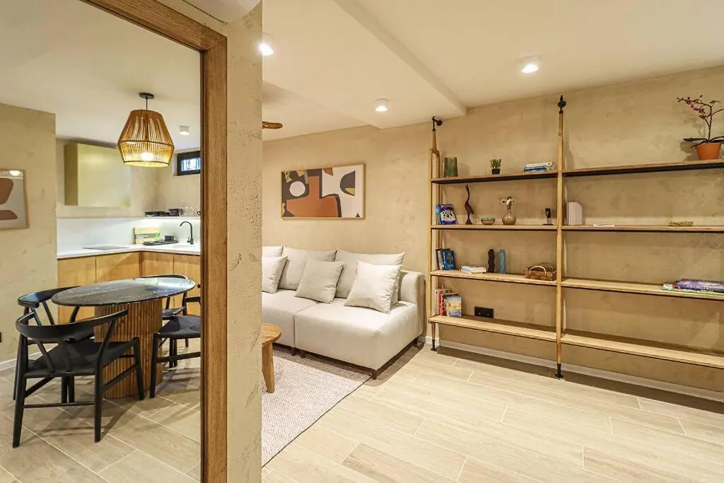 Newly Designed 2Br Apartment In Center-By Wehost Tbilisi