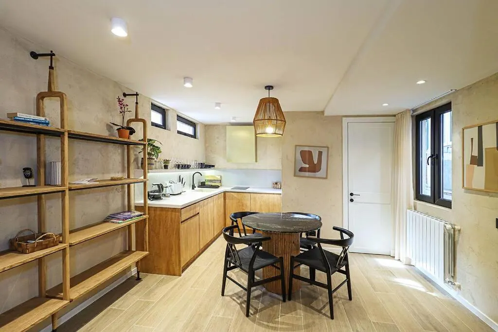 Newly Designed 2Br Apartment In Center-By Wehost Tbilisi