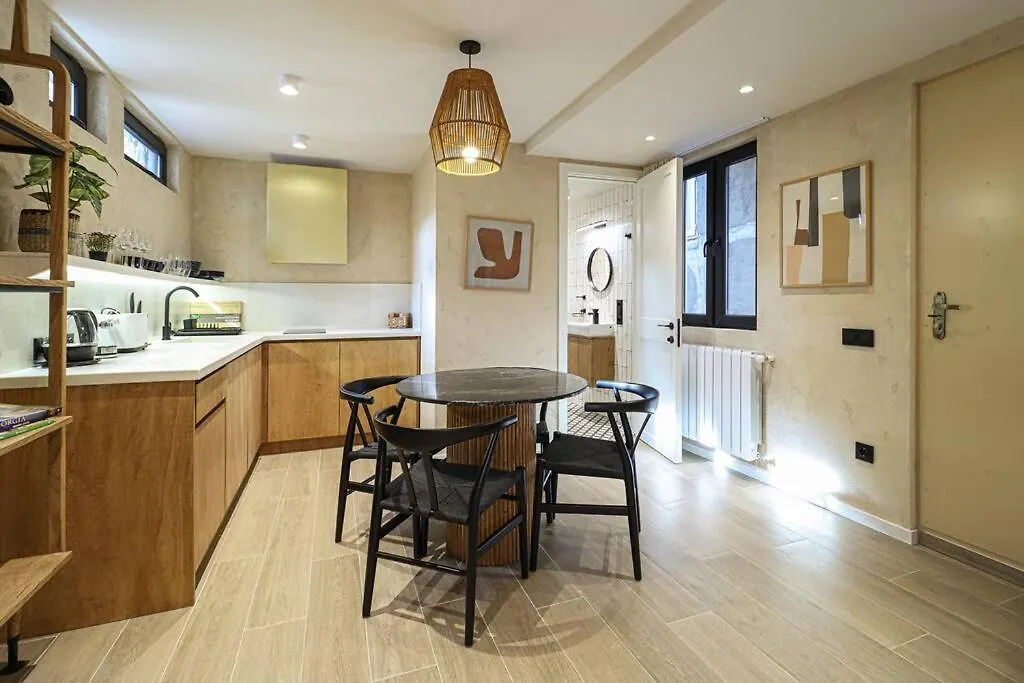 Newly Designed 2Br Apartment In Center-By Wehost Tbilisi