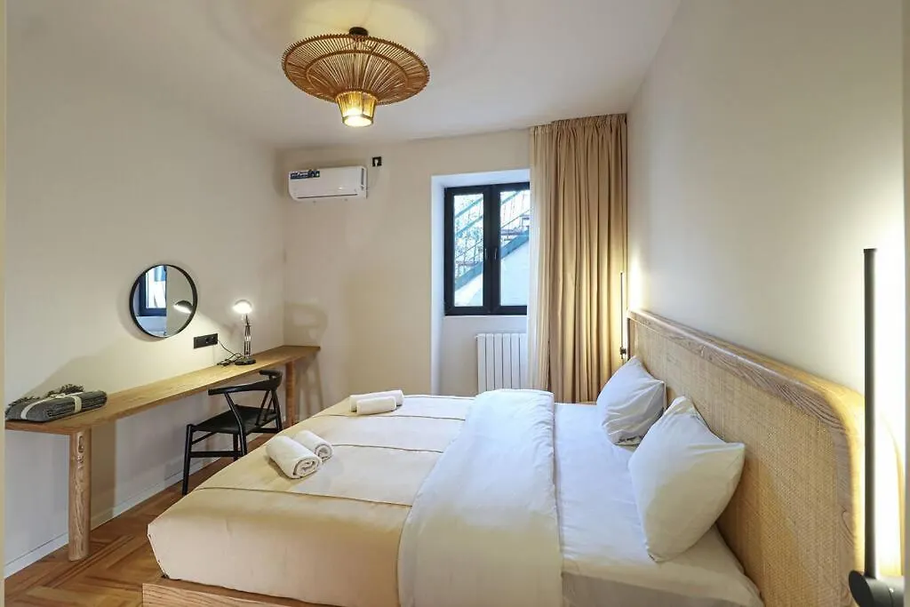Newly Designed 2Br Apartment In Center-By Wehost Tbilisi